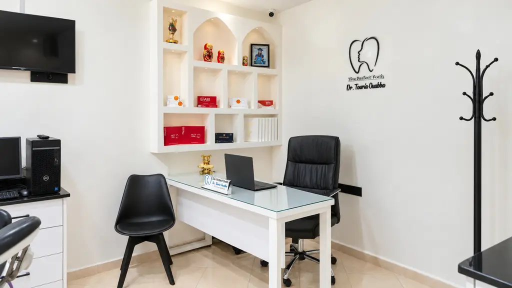 Le bureau de consultation de Dr Touria OUABBA, avec le logo du cabinet